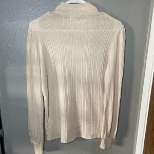 Brand: unknown. Size: medium. Color: cream